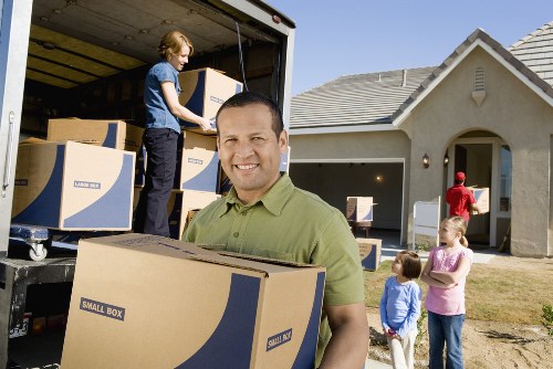 Brompton removals experts handling a coordinated moving process